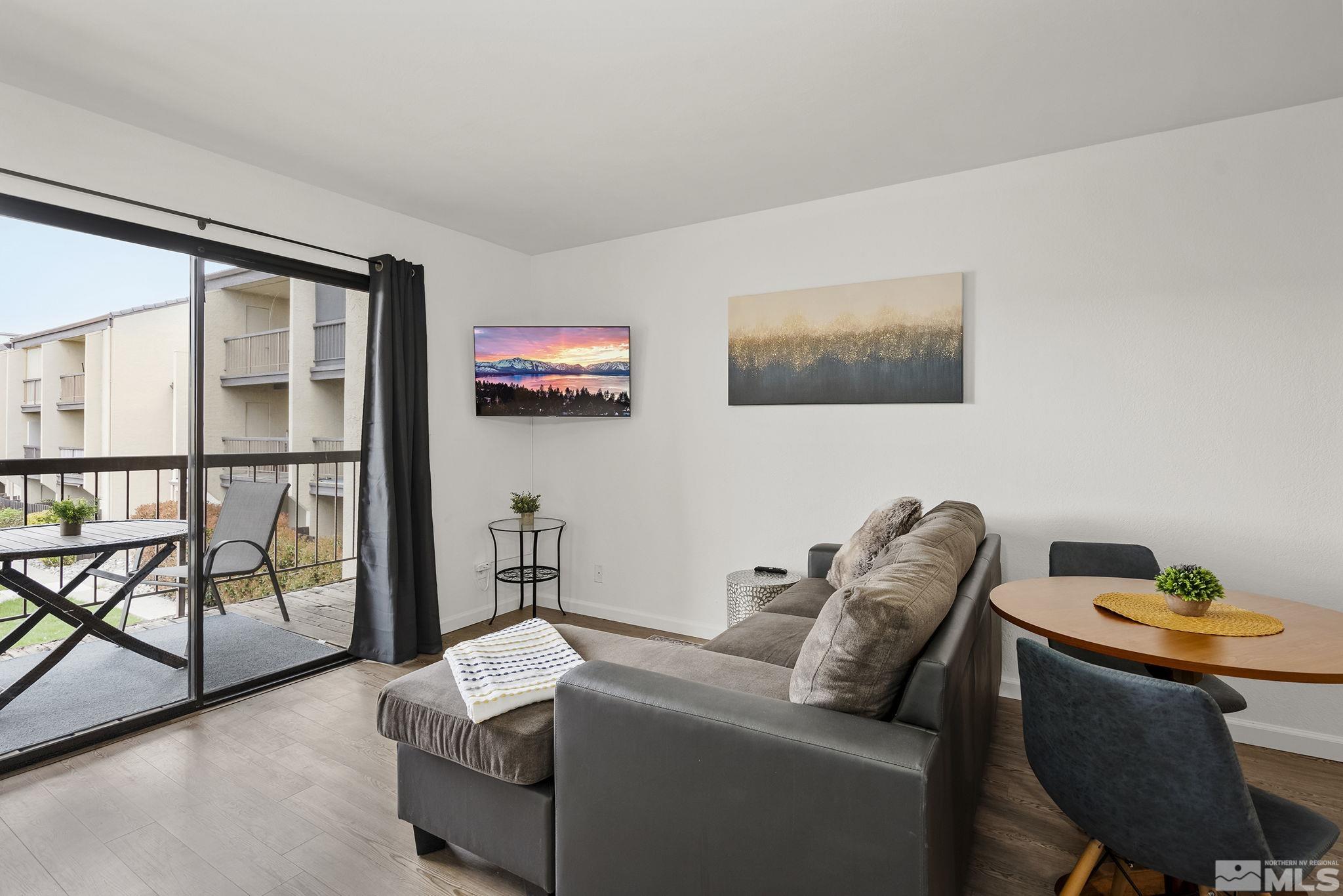 Photo #4: 250000216 Listing 