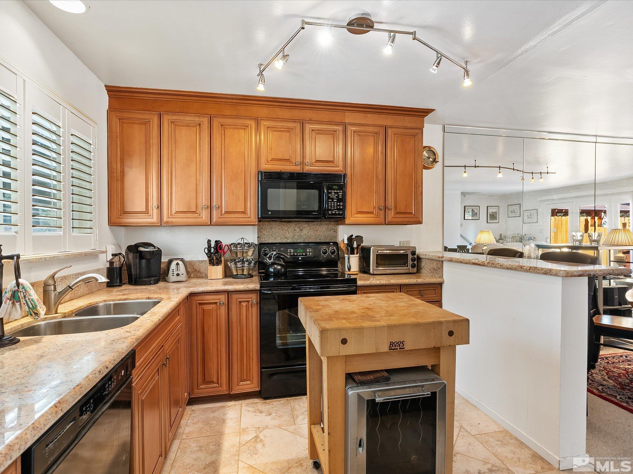 Photo #3: 250000330 Listing 