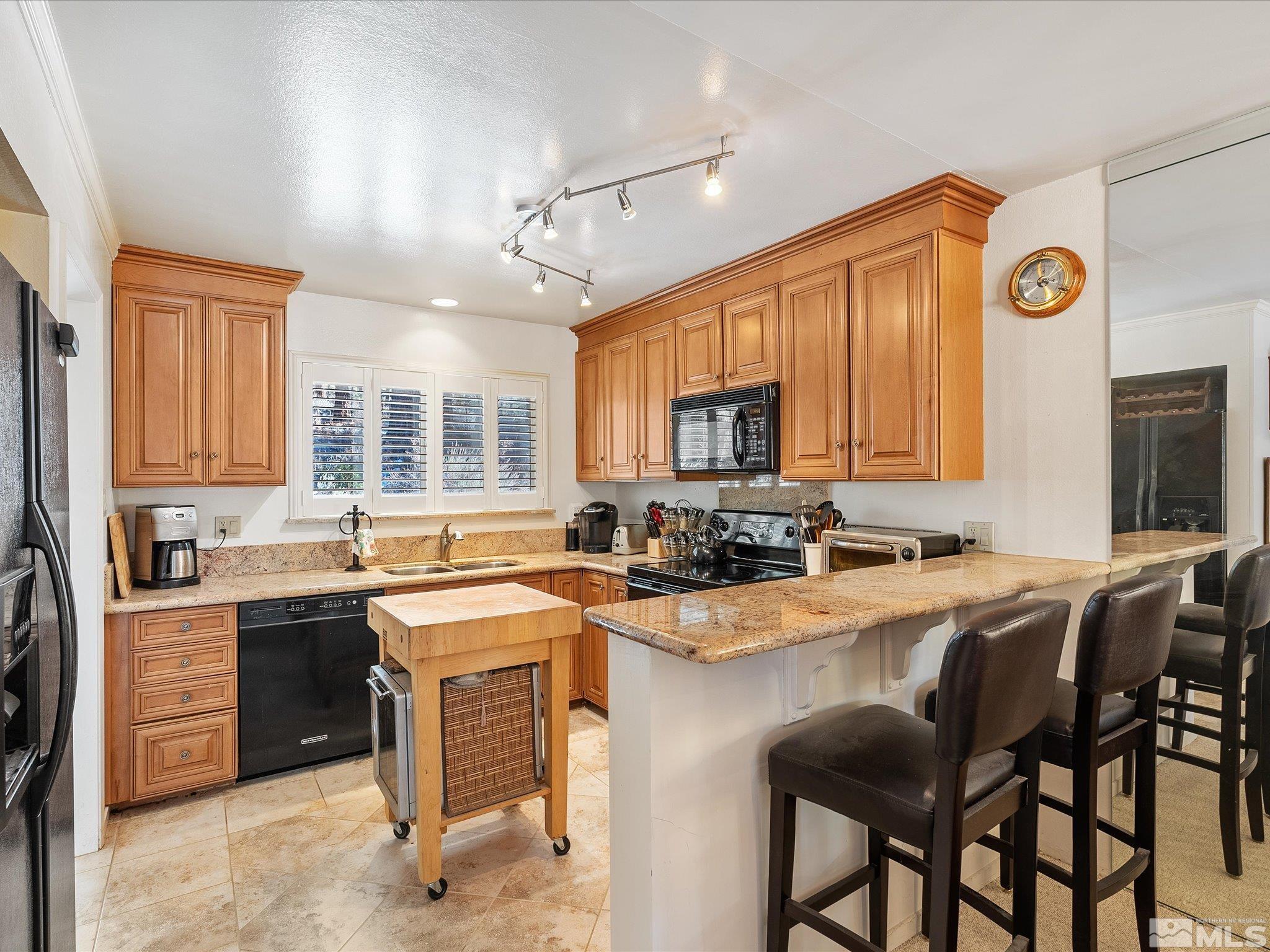 Photo #4: 250000330 Listing 