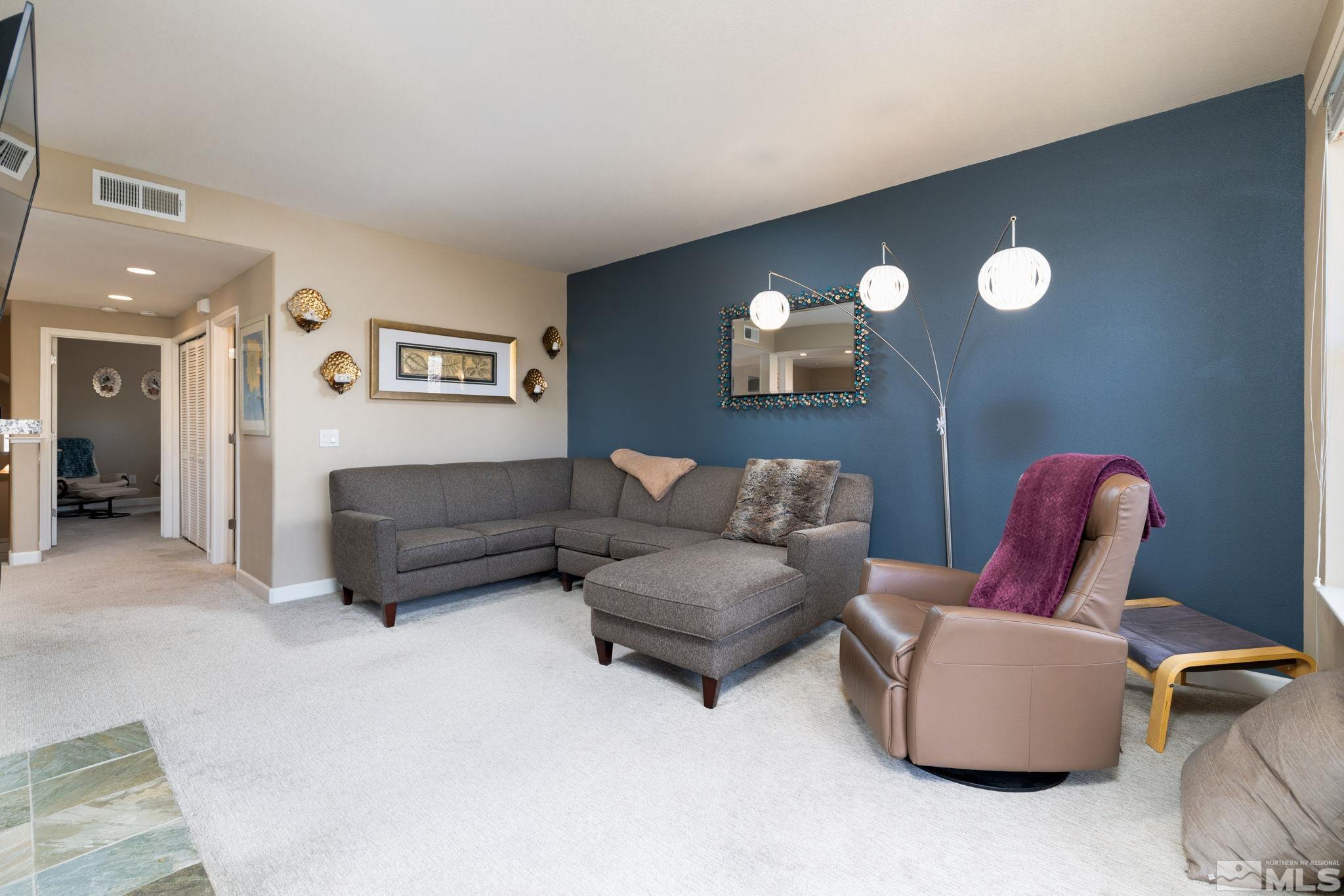 Photo #5: 250000350 Listing 