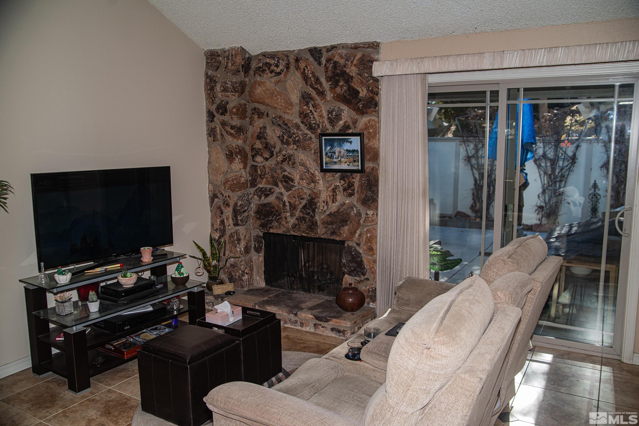 Photo #2: 250000471 Listing 