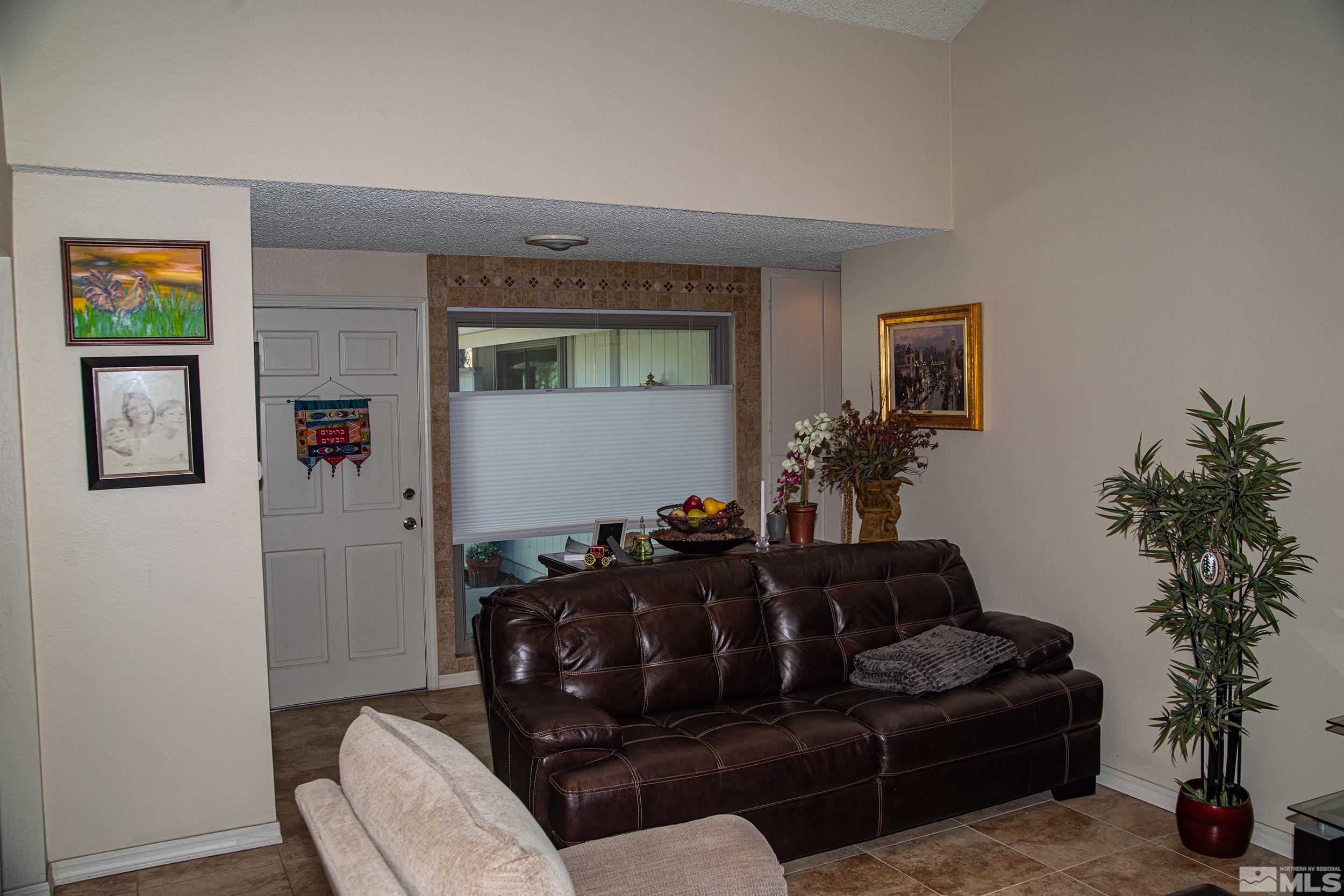 Photo #3: 250000471 Listing 