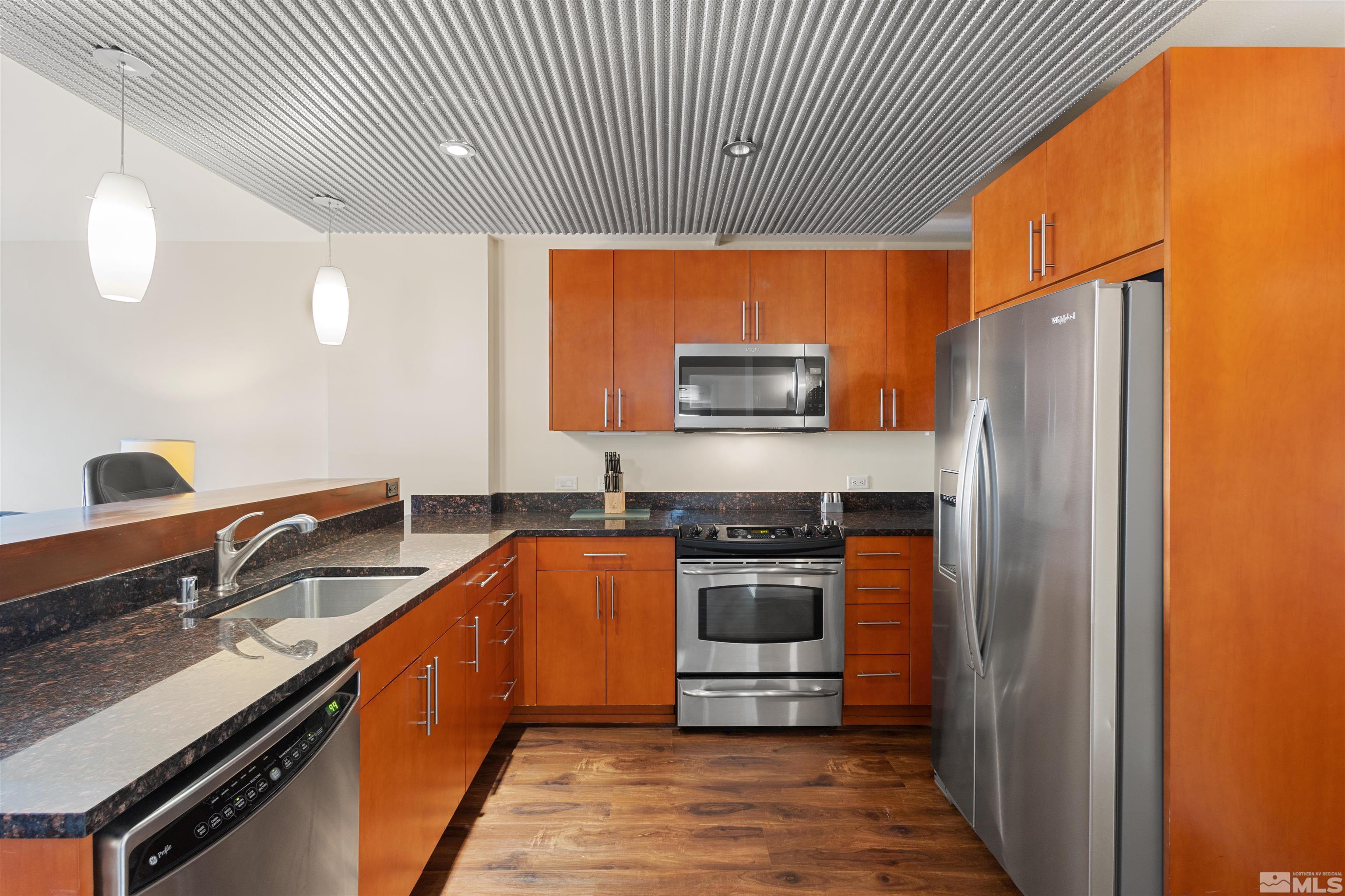 Photo #3: 250000719 Listing 
