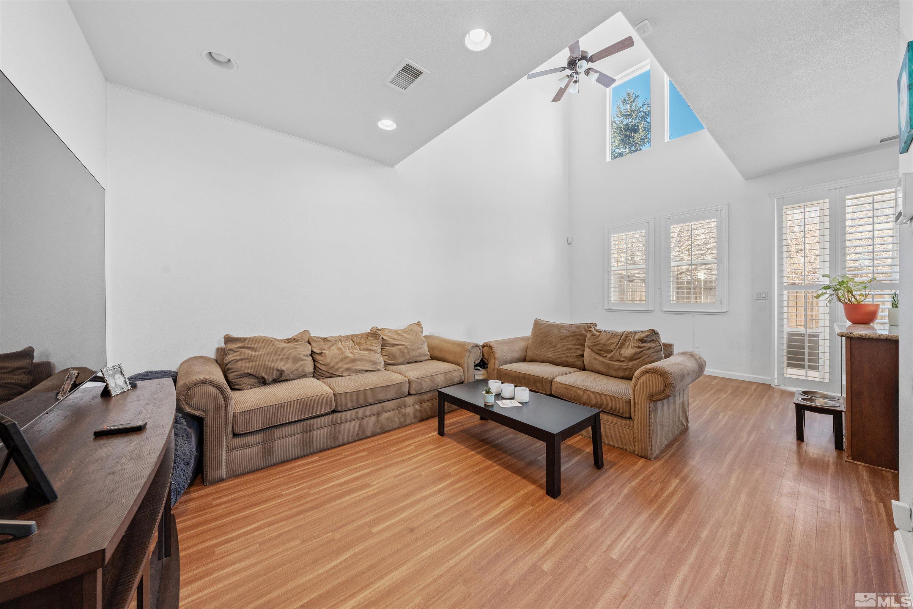 Photo #3: 250000814 Listing 