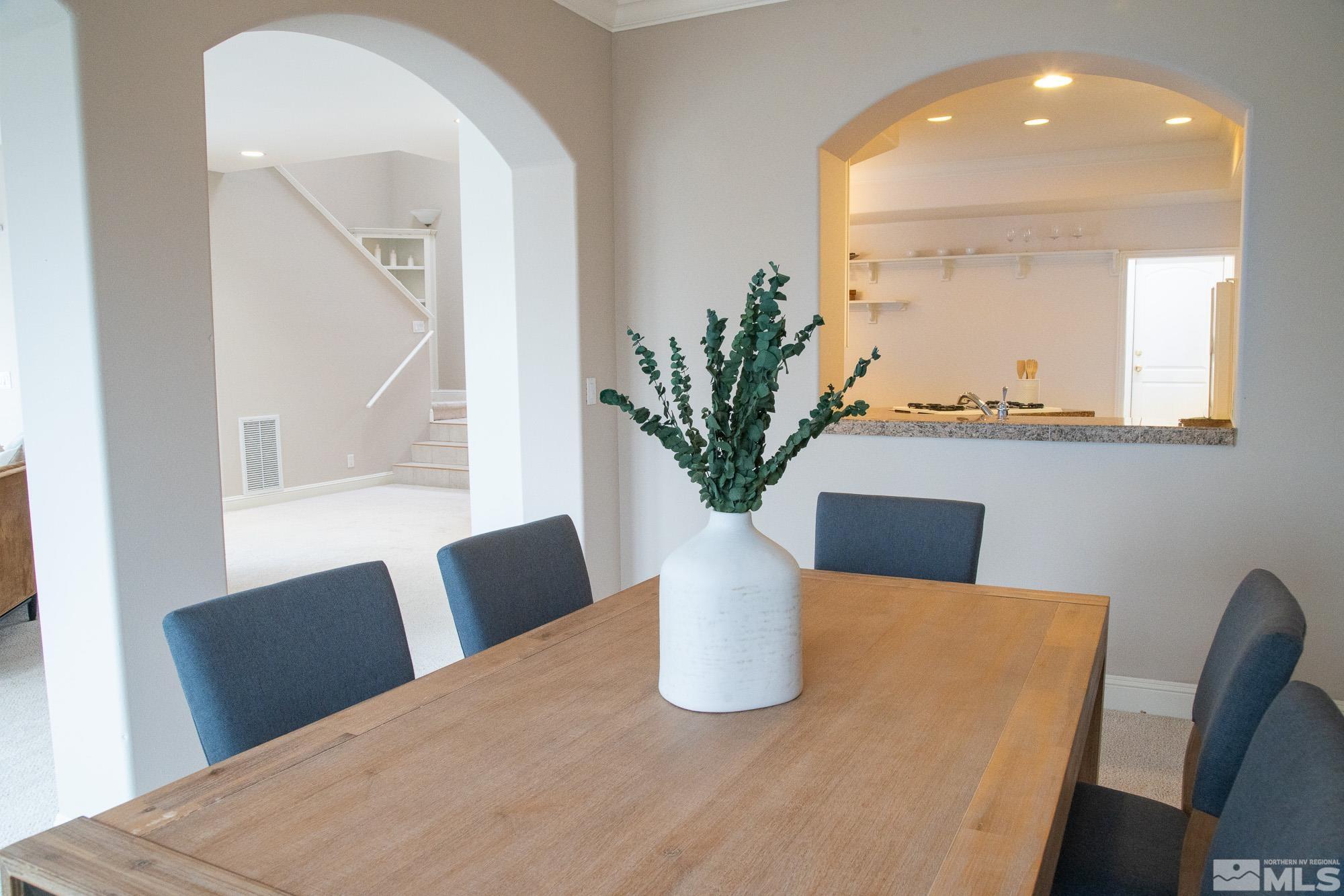 Photo #6: 250000960 Listing 