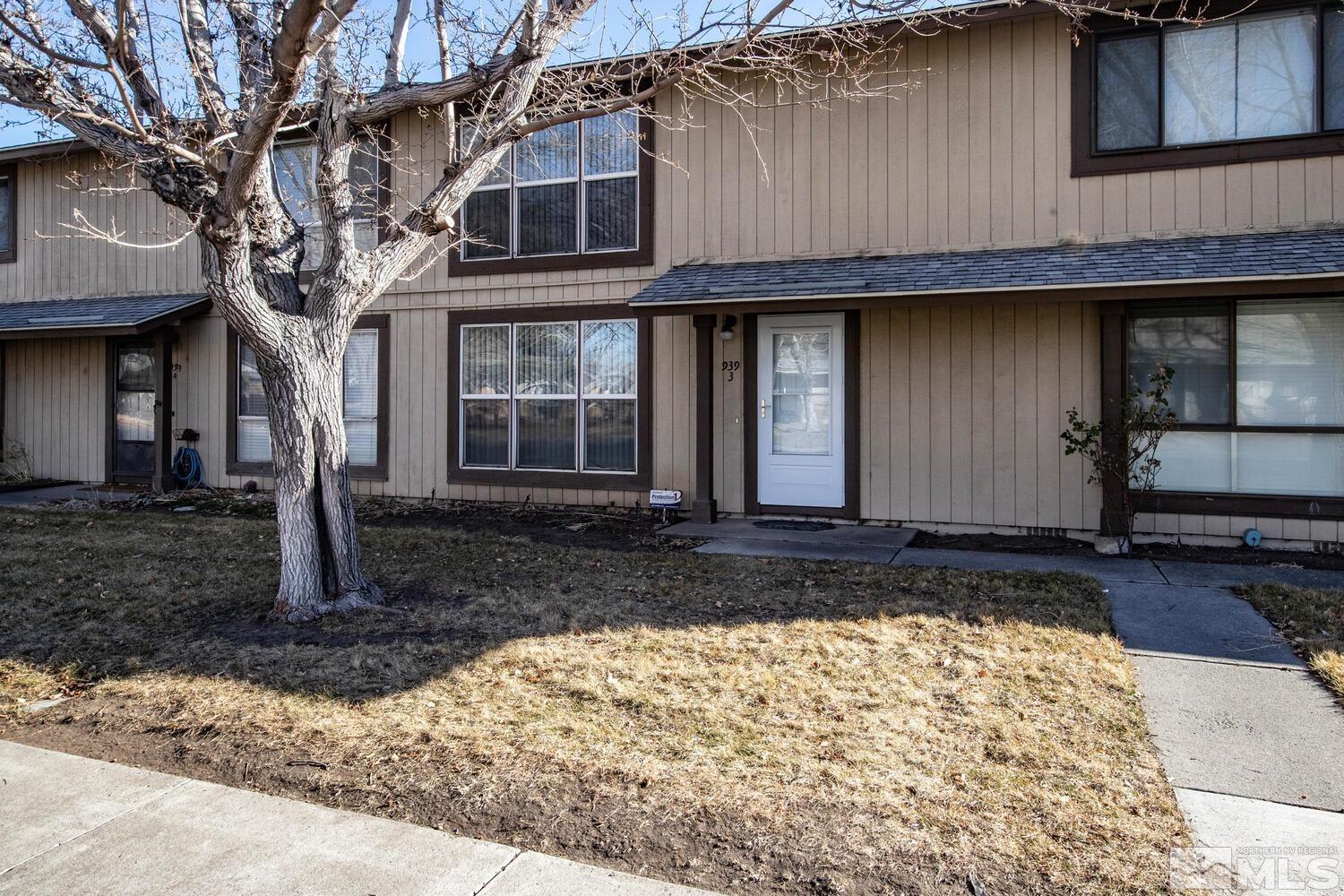 More Details about MLS # 250001119 : 939 WOODBERRY DRIVE#3