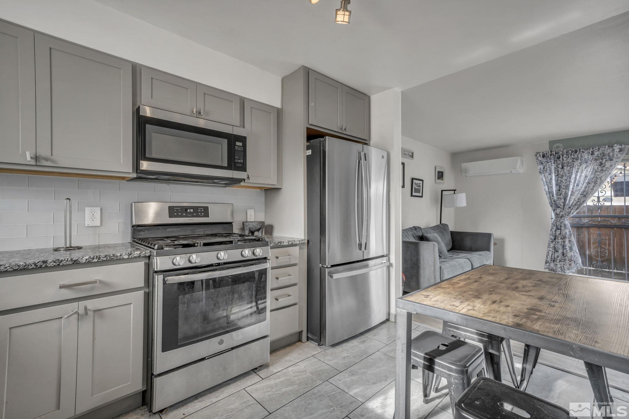 Photo #3: 250001405 Listing 