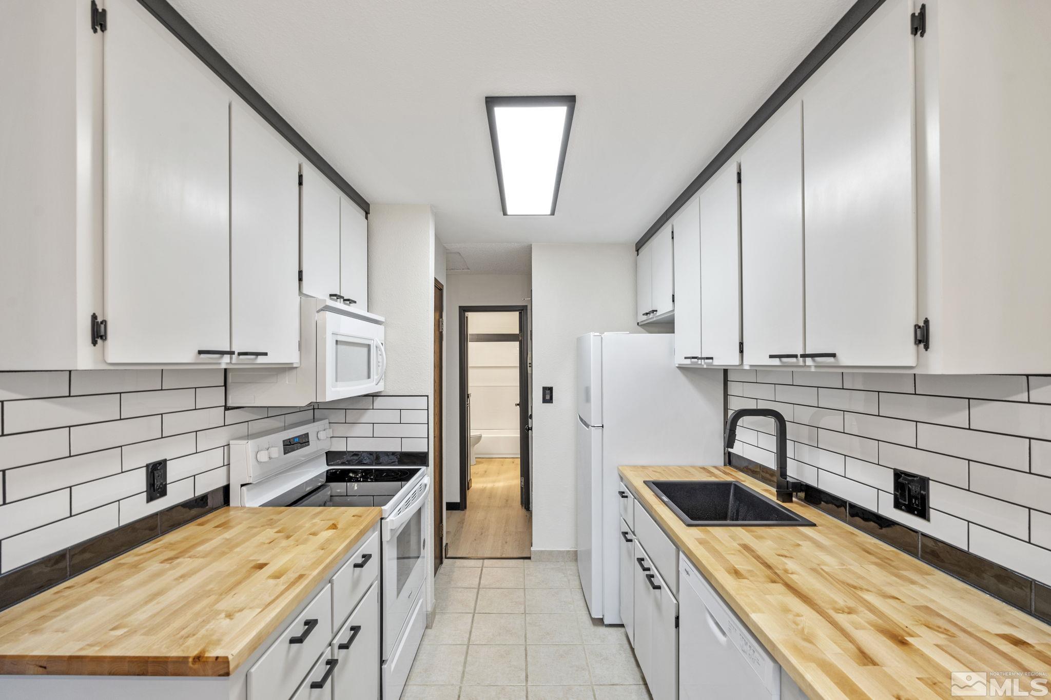 More Details about MLS # 250001458 : 400 S SALIMAN ROAD#102