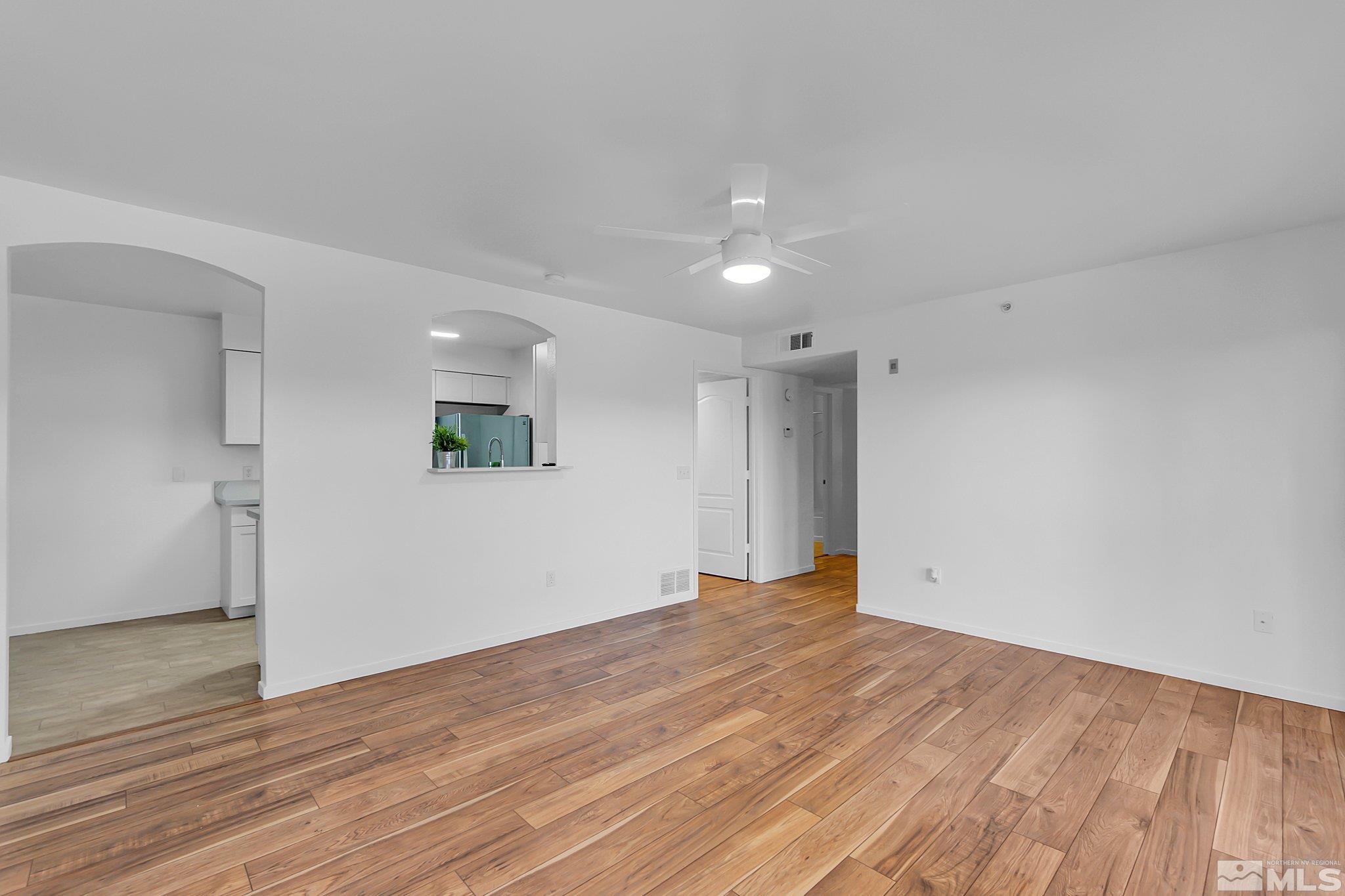 Photo #5: 250001598 Listing 