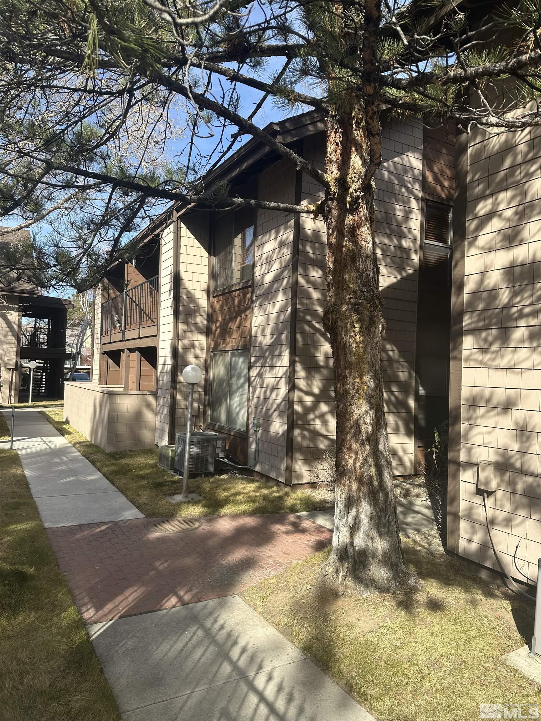 Browse active condo listings in MEADOWS