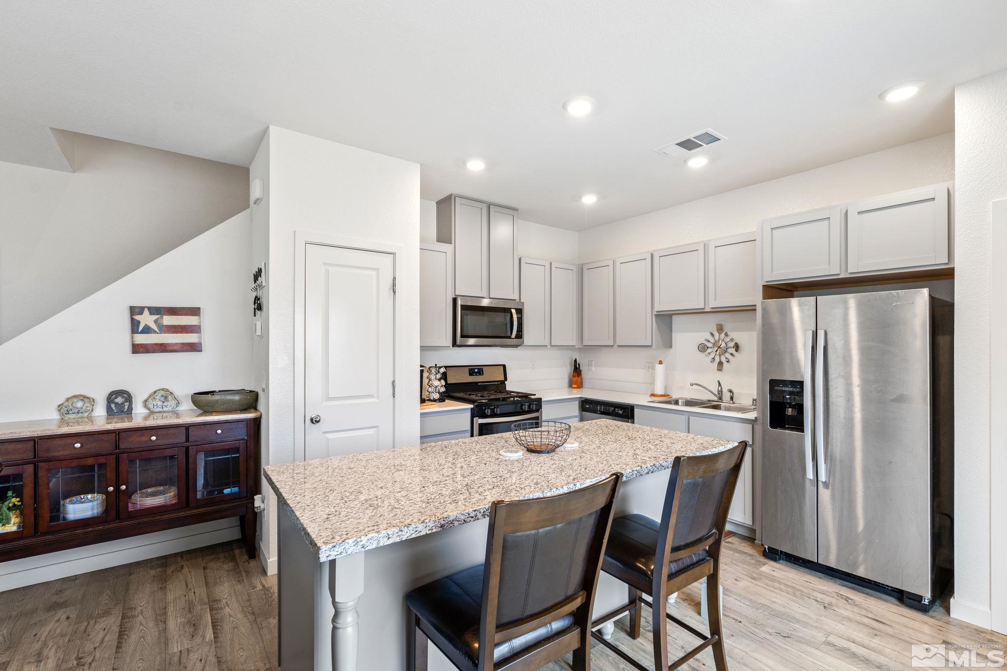 Photo #4: 250002568 Listing 