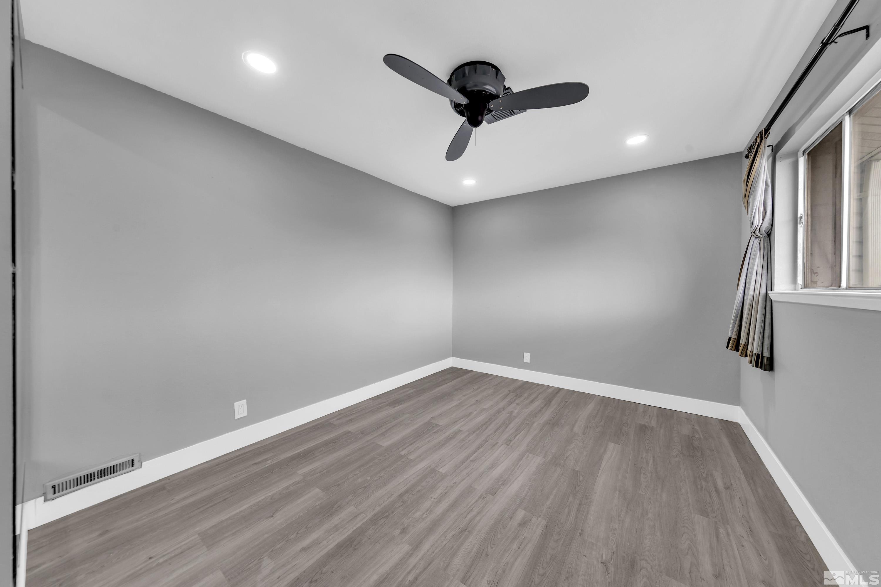 Photo #3: 250003408 Listing 