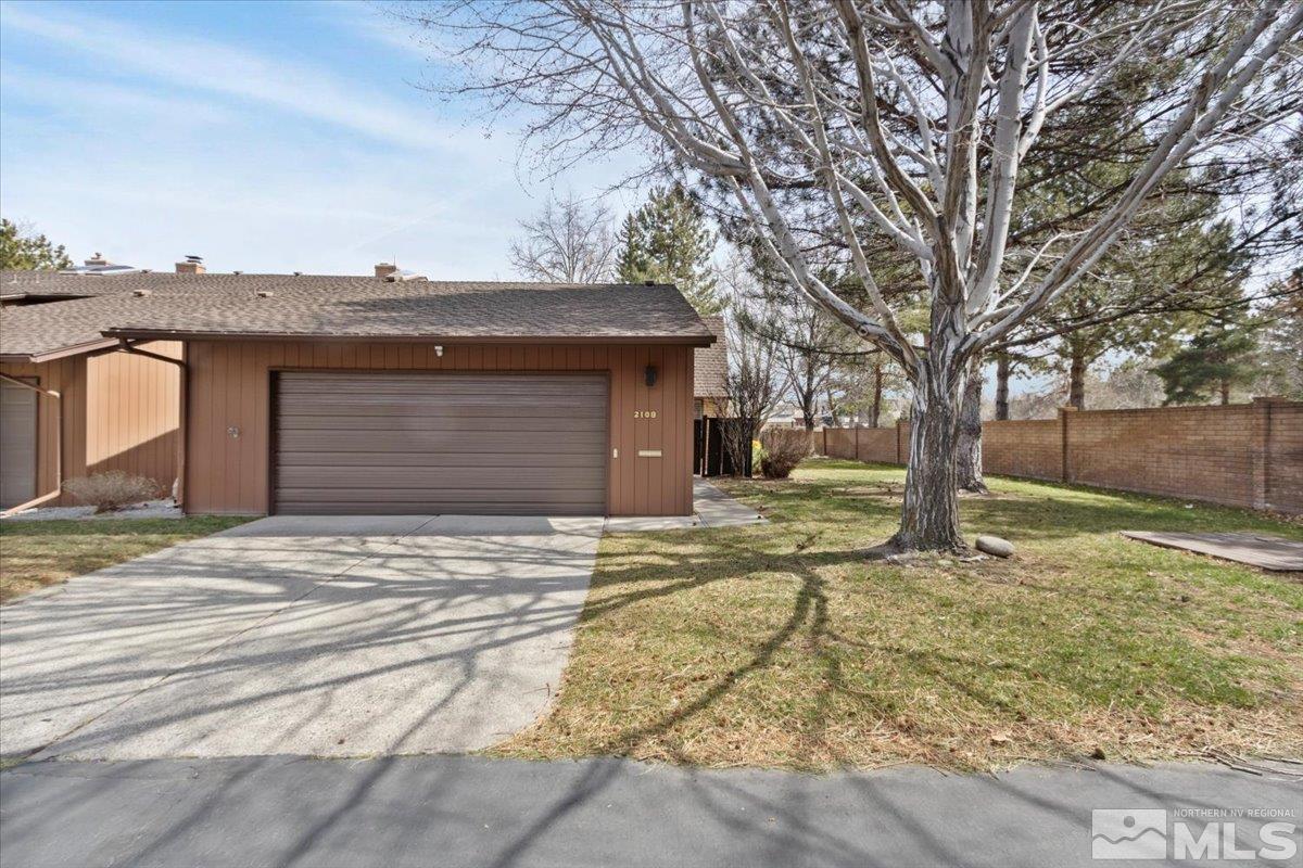 Browse active condo listings in THE VILLAS AT LAKERIDGE