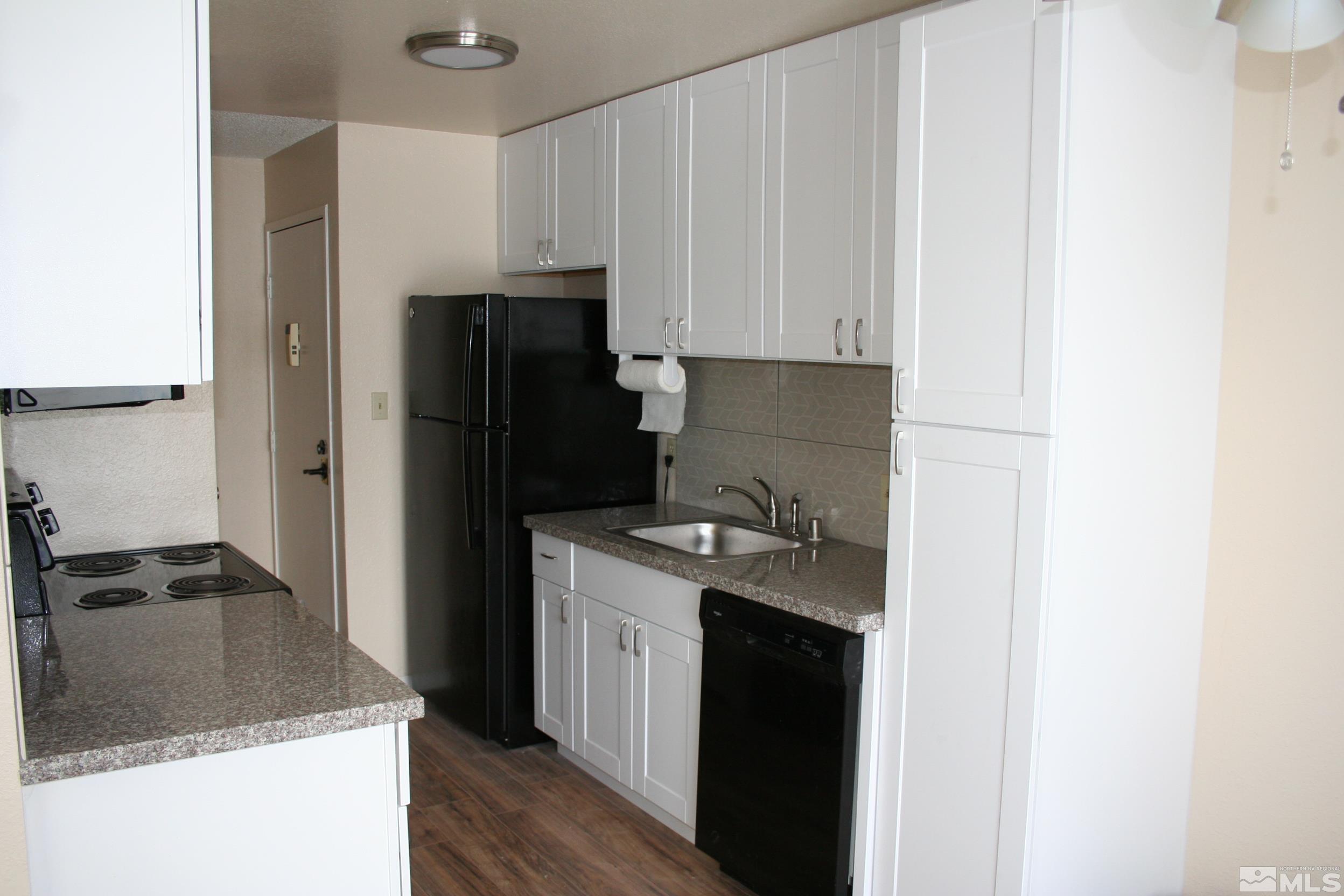 More Details about MLS # 250003759 : 1541 DELUCCHI#H