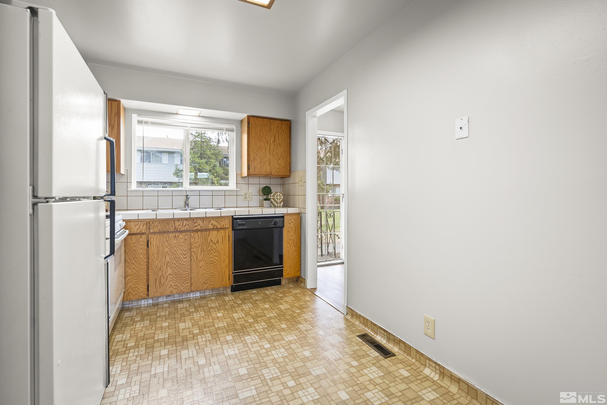 Photo #3: 250005344 Listing 