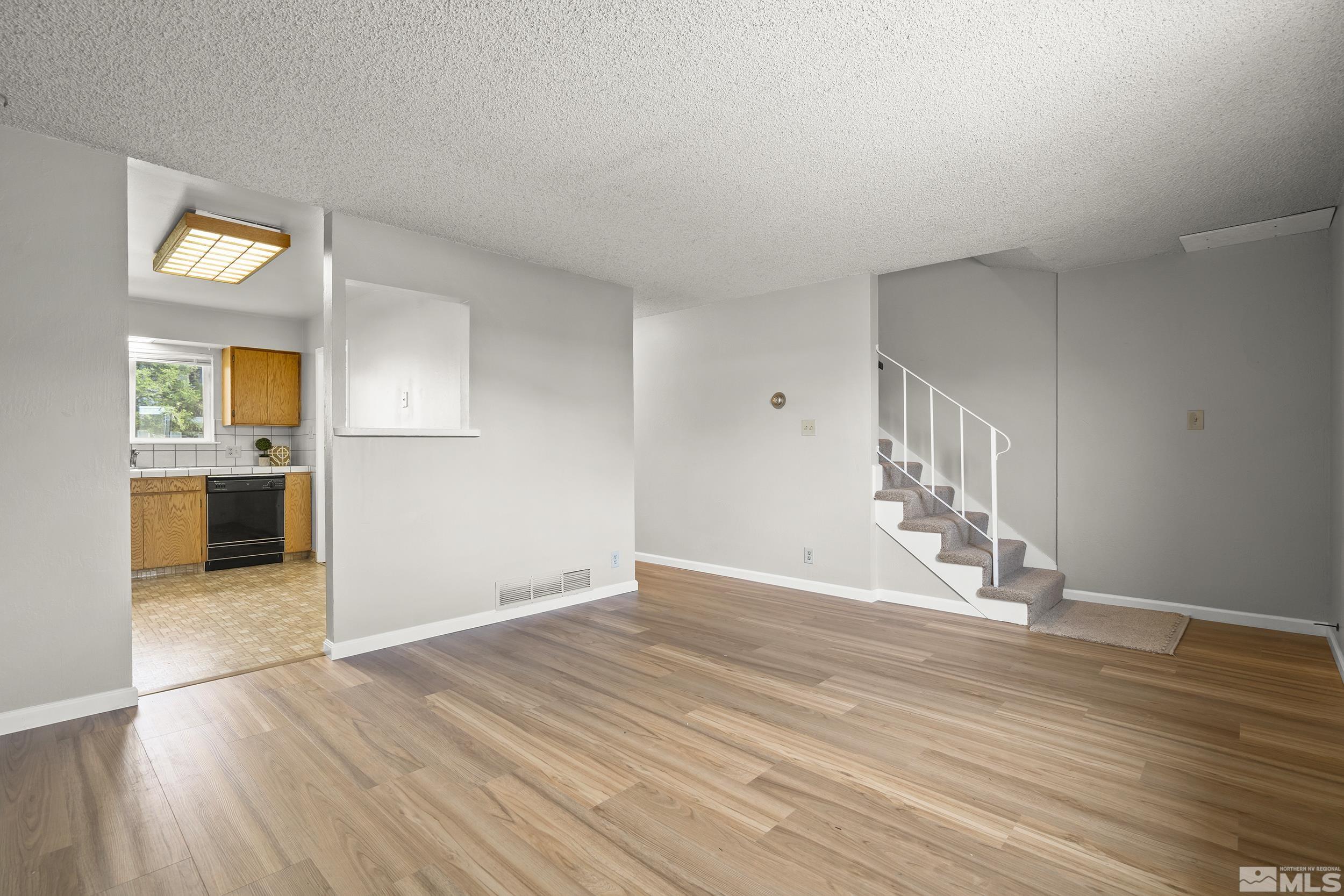 Photo #5: 250005344 Listing: Photo #5