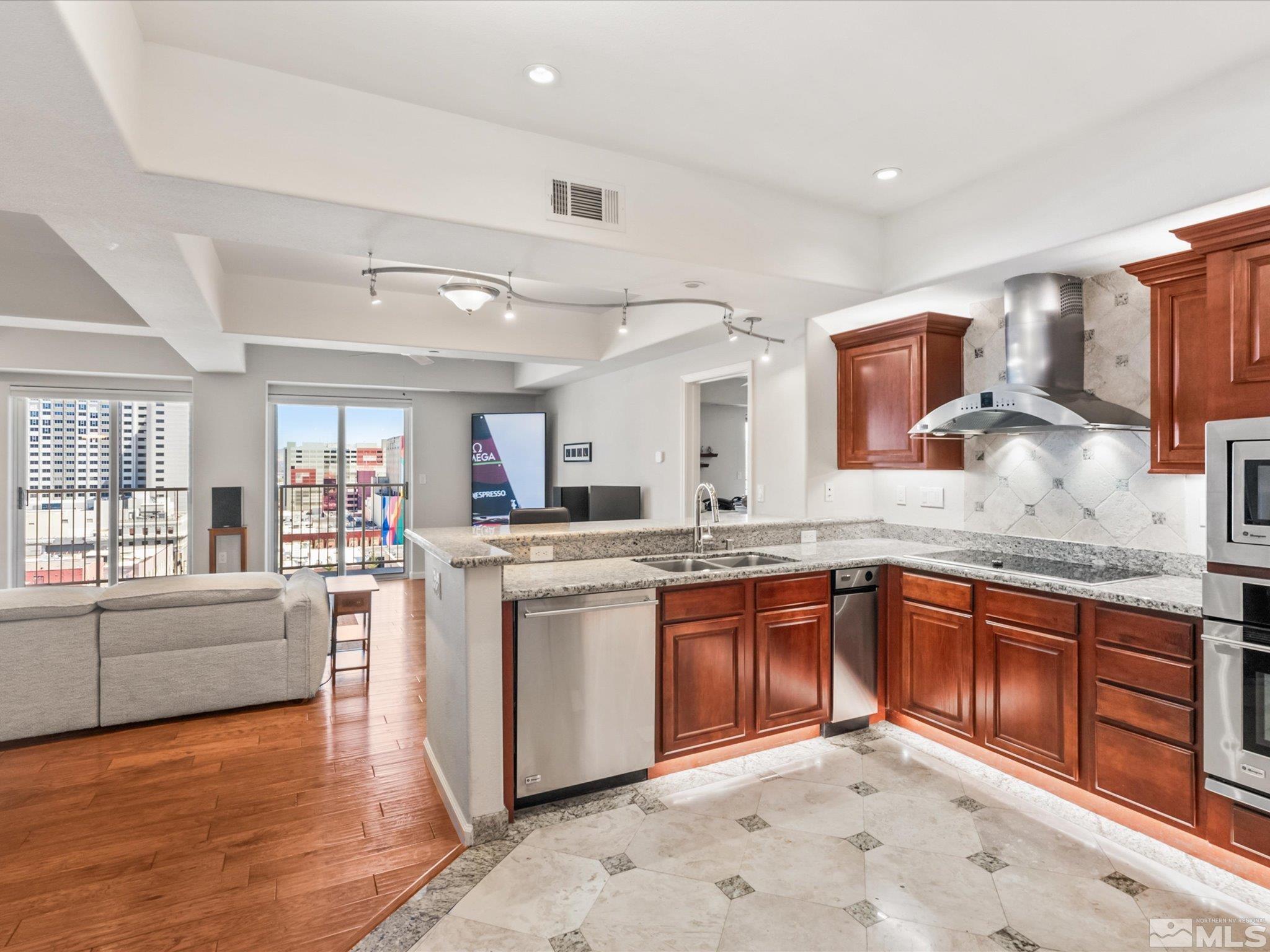 More Details about MLS # 250005366 : 200 W 2ND#1104