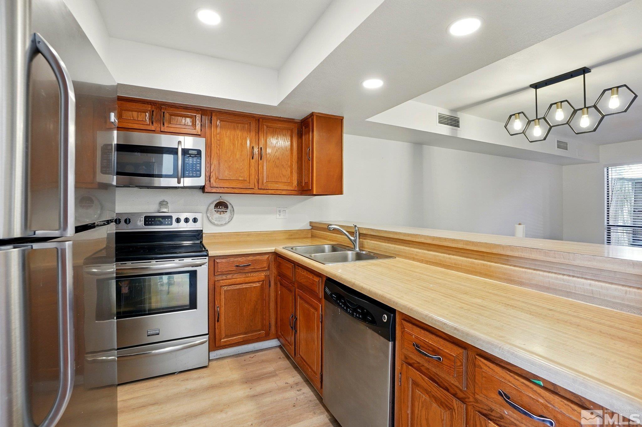 Photo #3: 250005569 Listing 