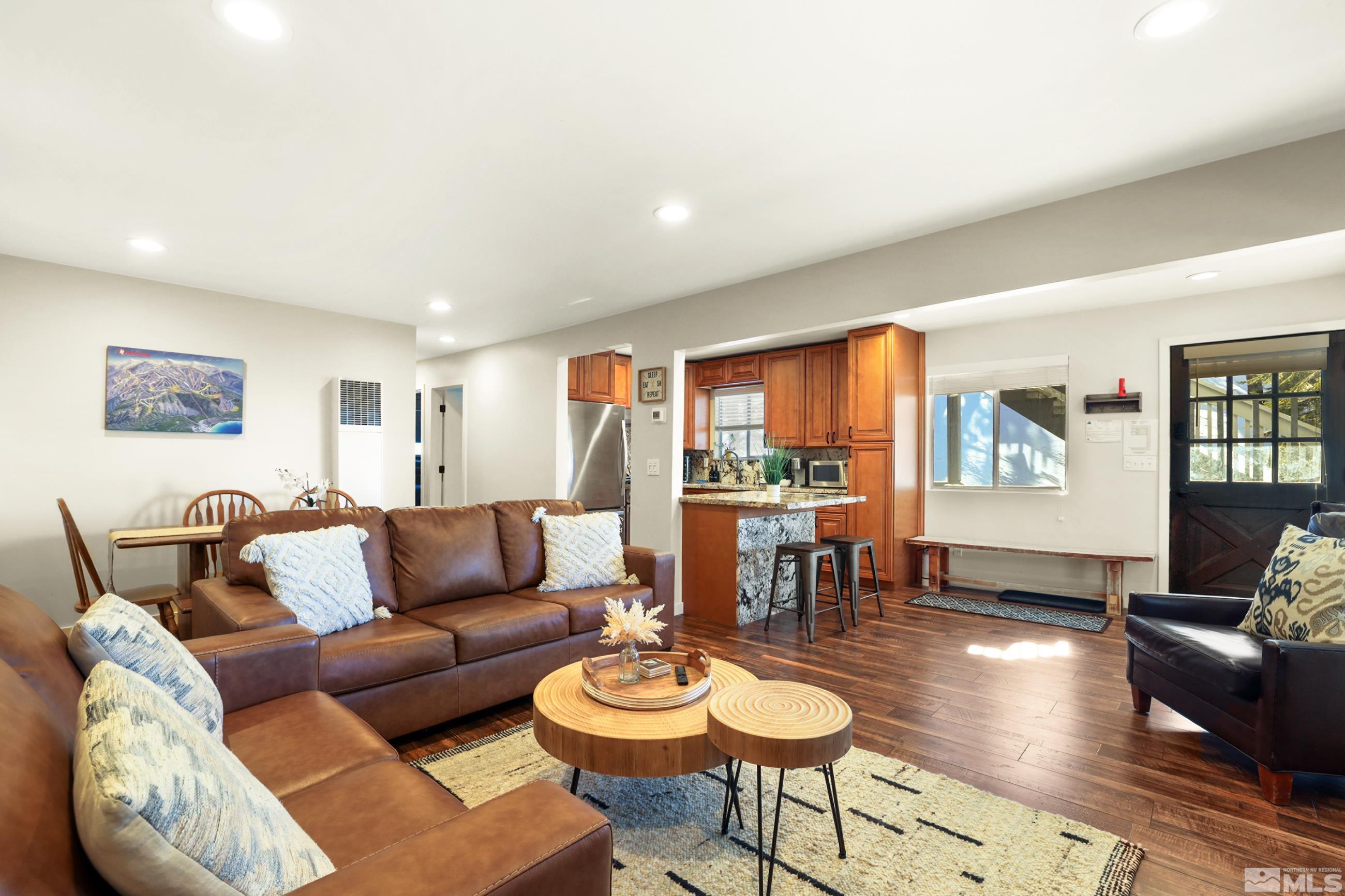 Photo #2: 250005880 Listing 