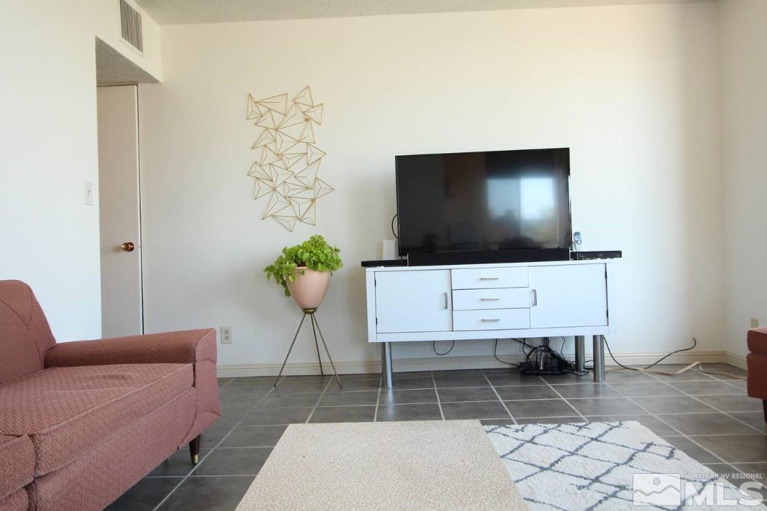 Photo #2: 250005945 Listing 