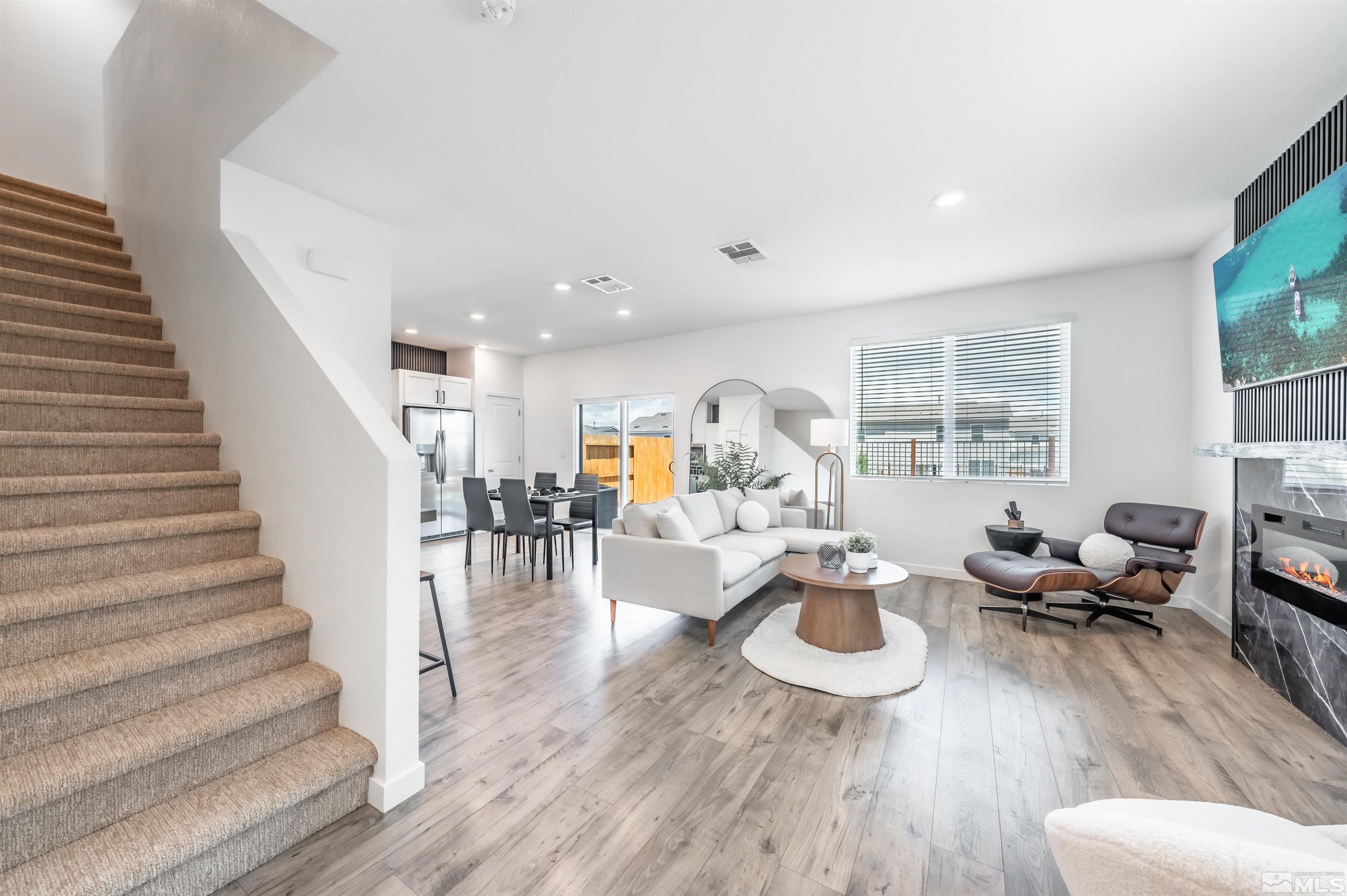 Photo #2: 250006368 Listing 