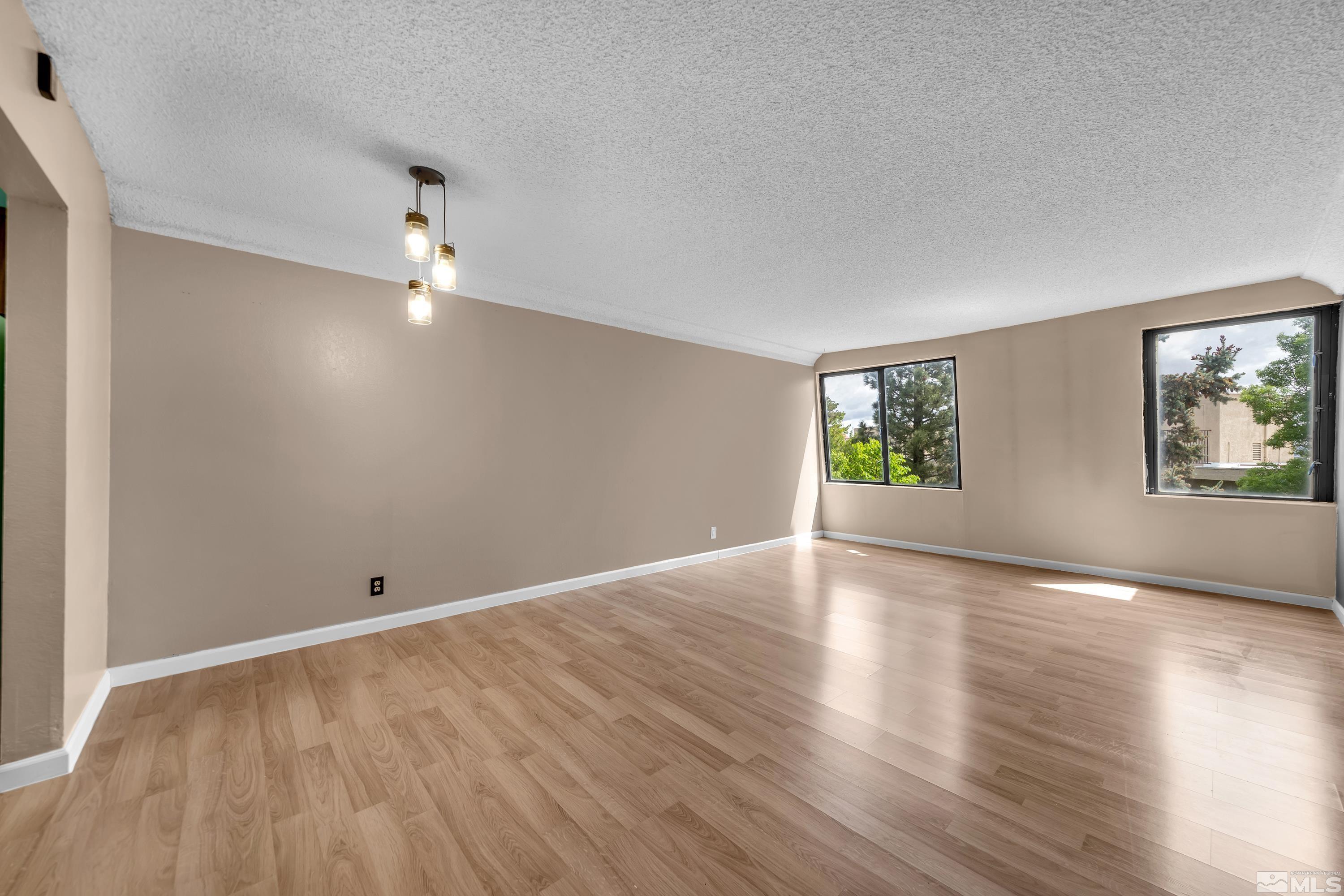 Photo #2: 250006401 Listing 