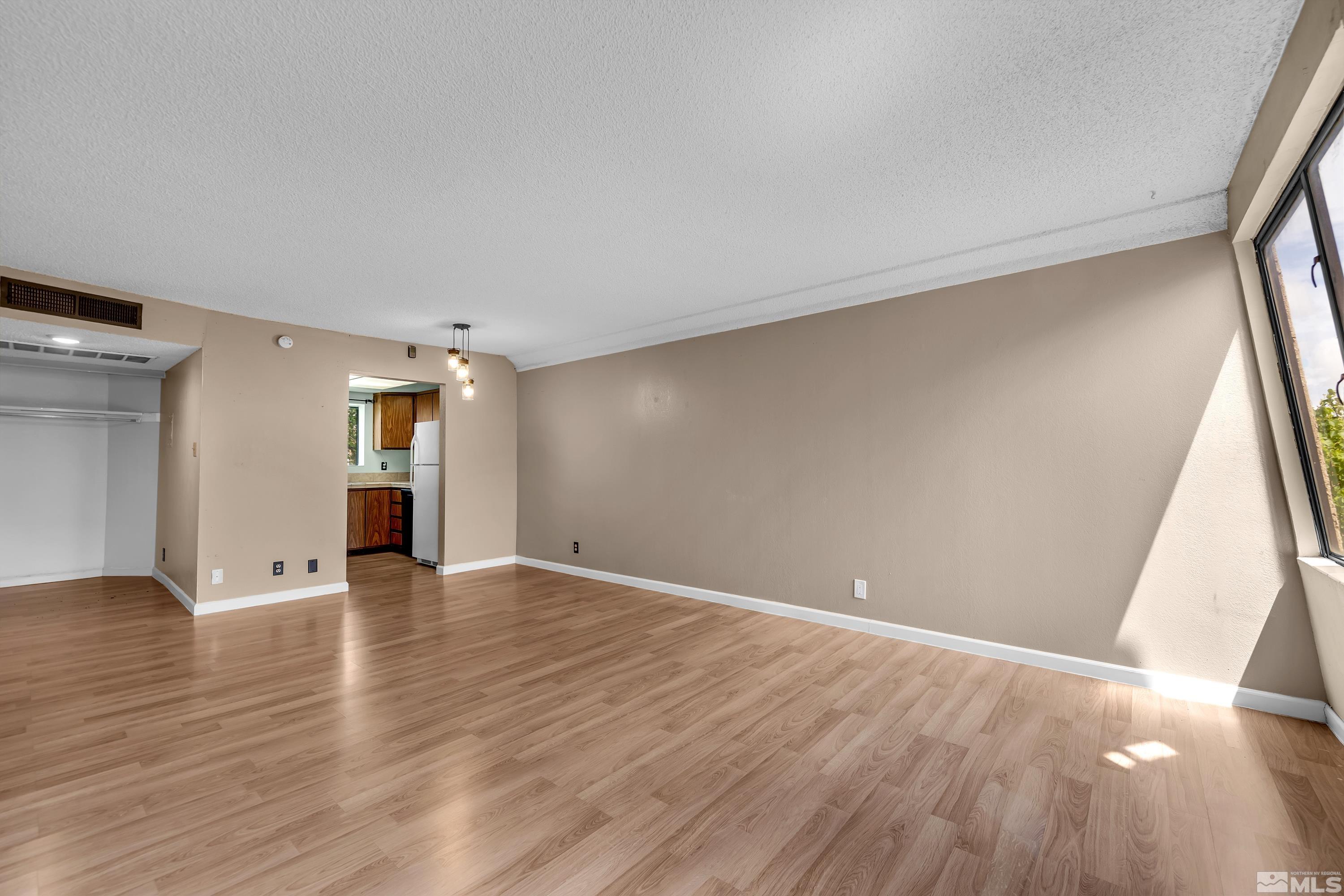 Photo #3: 250006401 Listing 