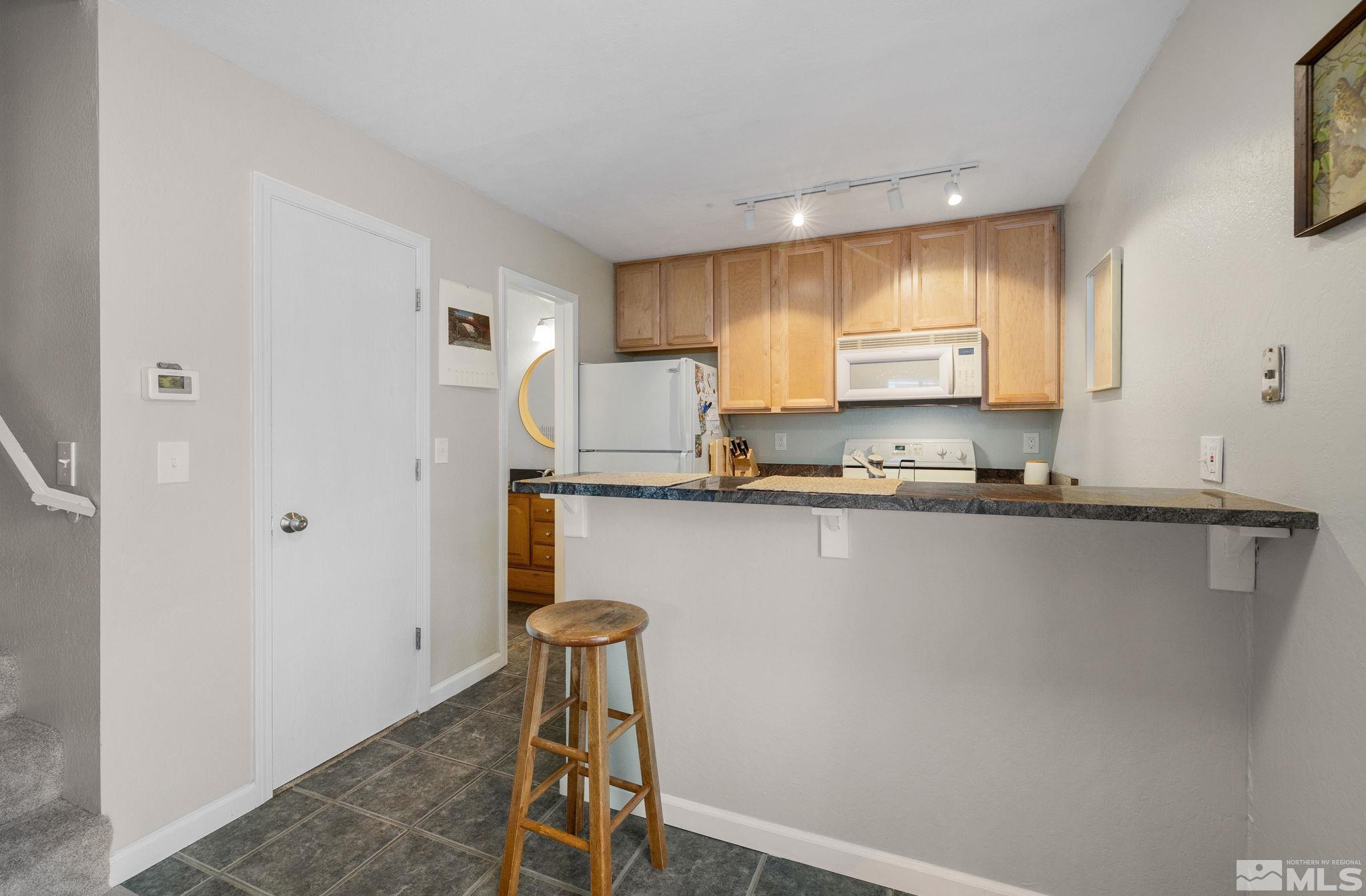 Photo #2: 250006429 Listing 