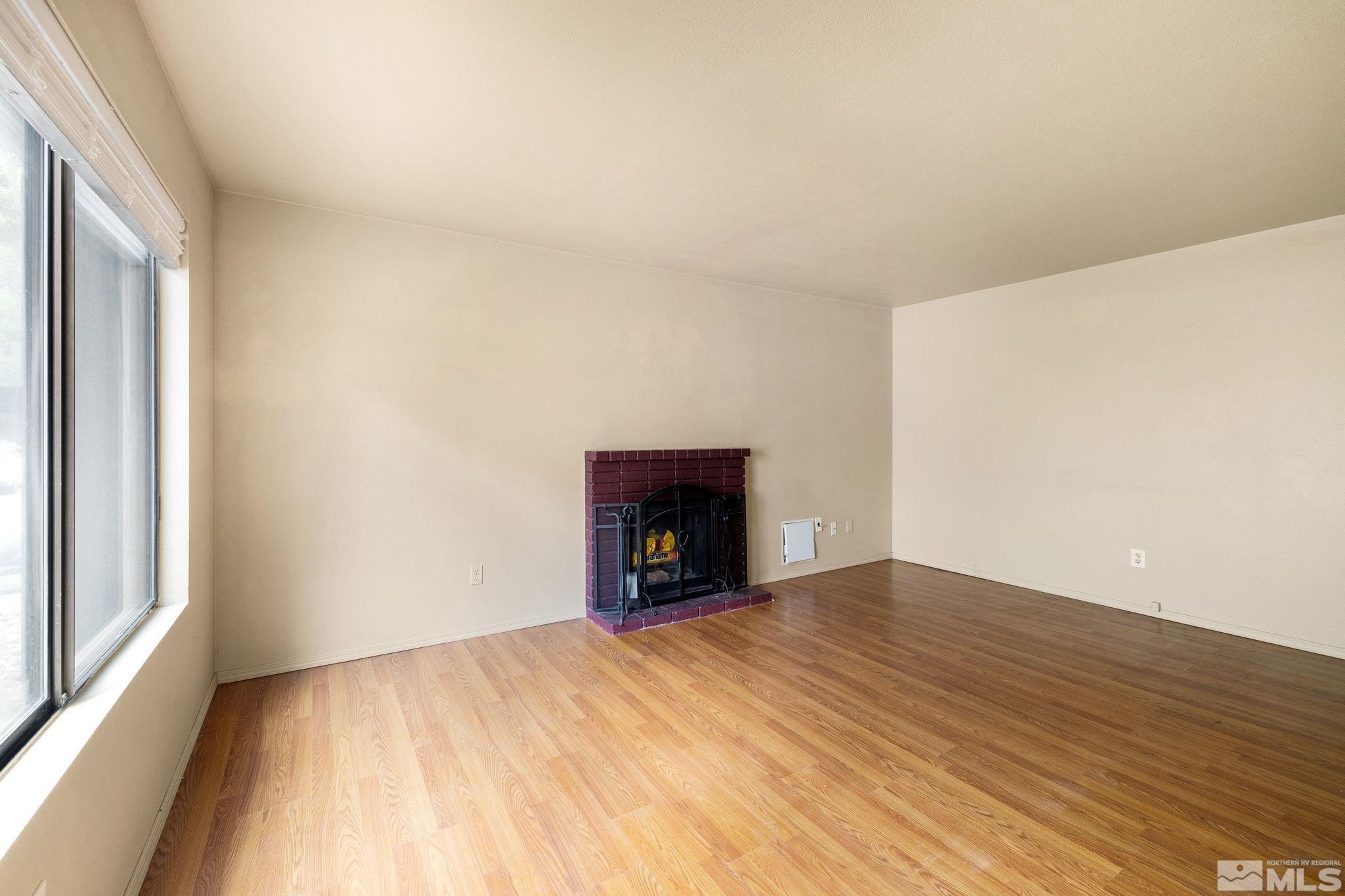 Photo #2: 250006431 Listing 