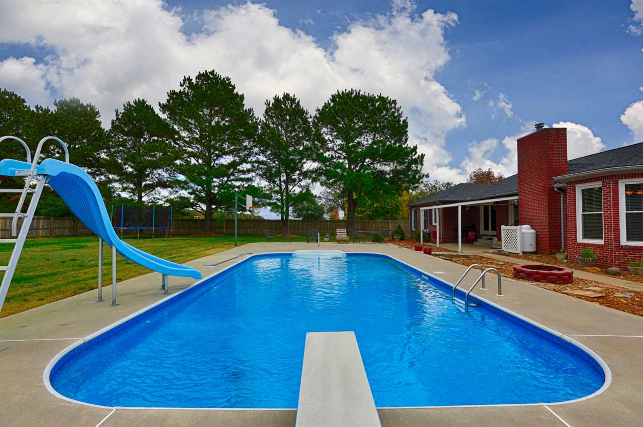 Huntsville Alabama homes for sale with pools