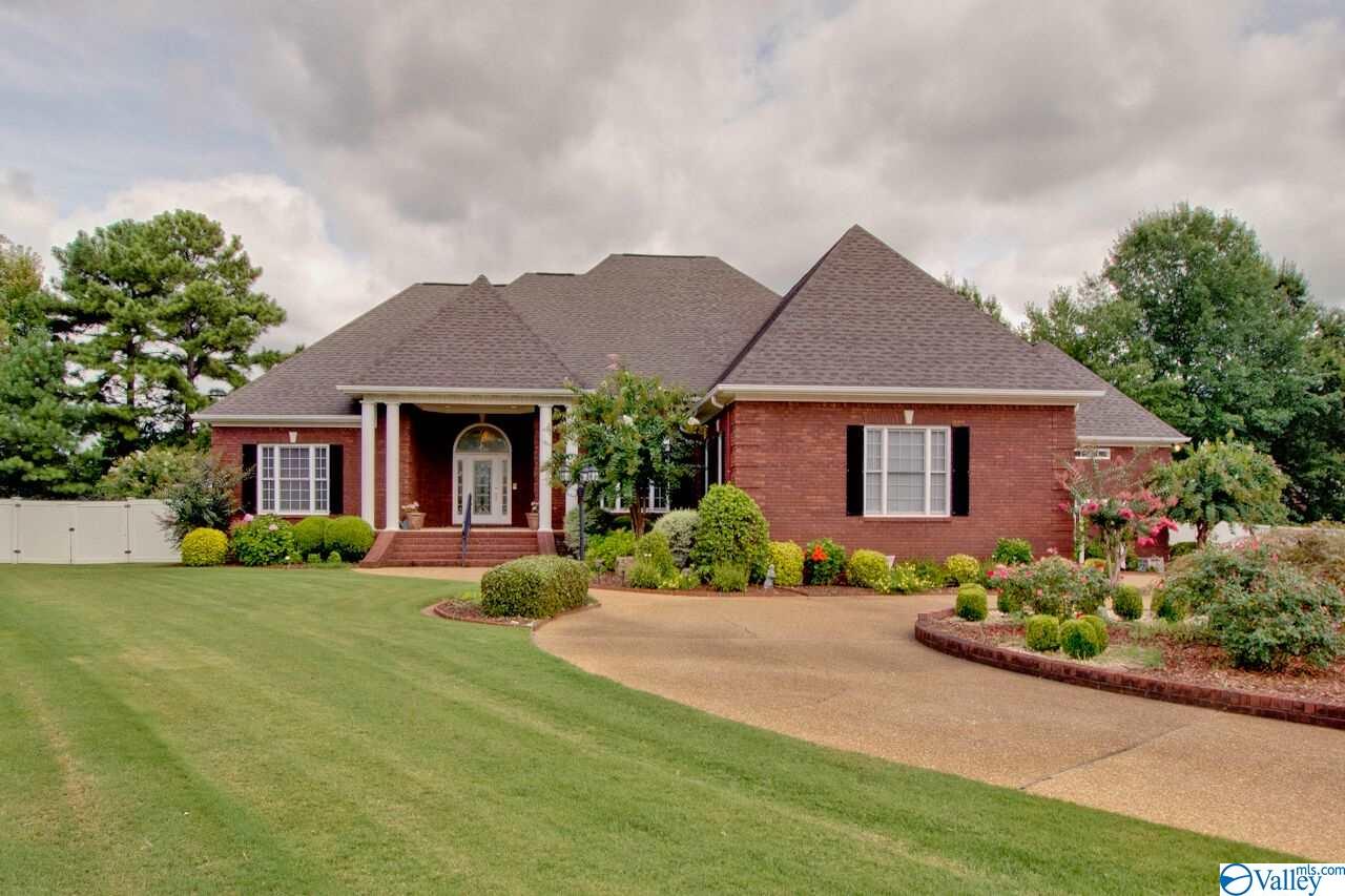 Huntsville Alabama homes for sale with pools